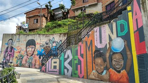 graffiti tour comuna 13|comunas medellin.